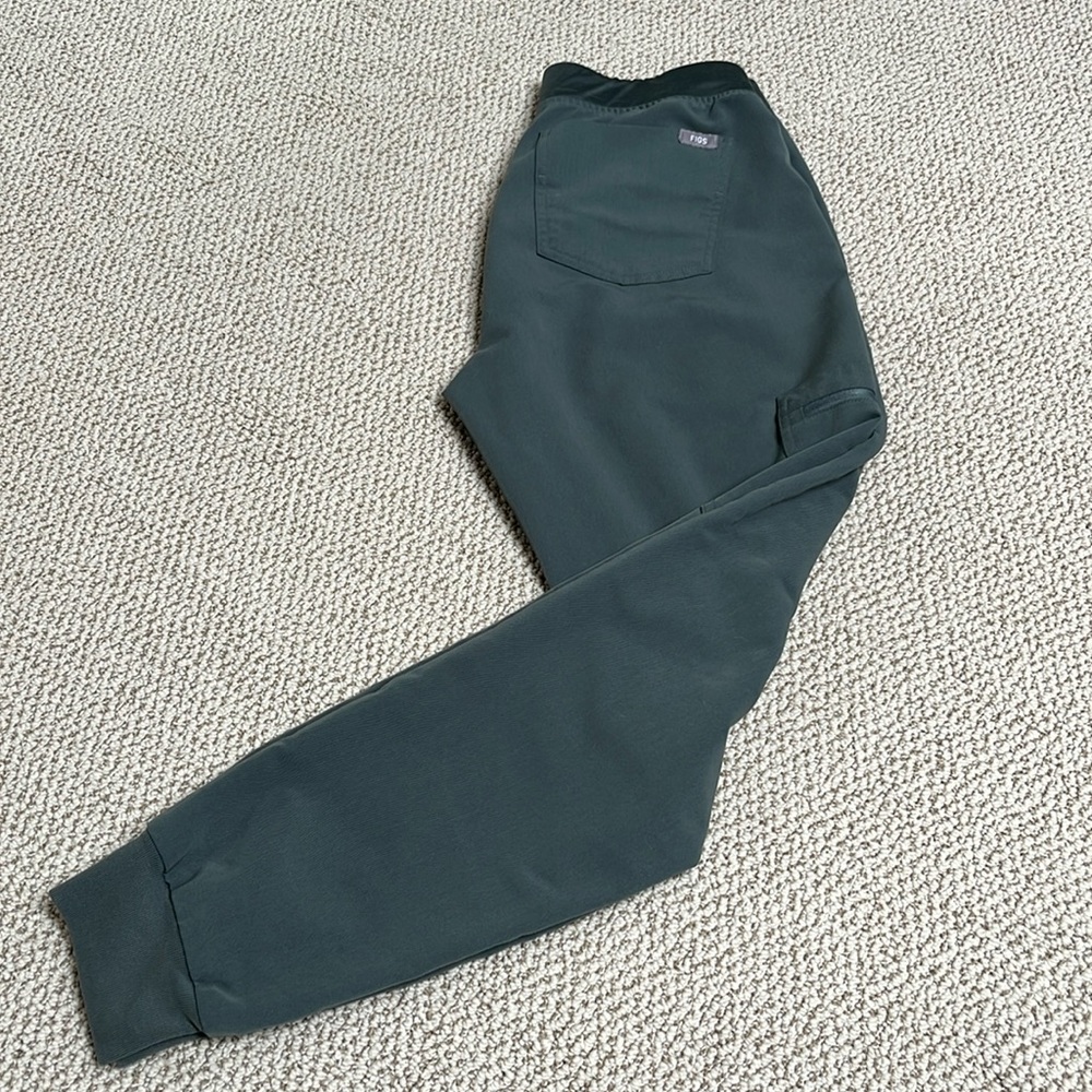 FIGS zamora jogger scrub pants- bonsai green